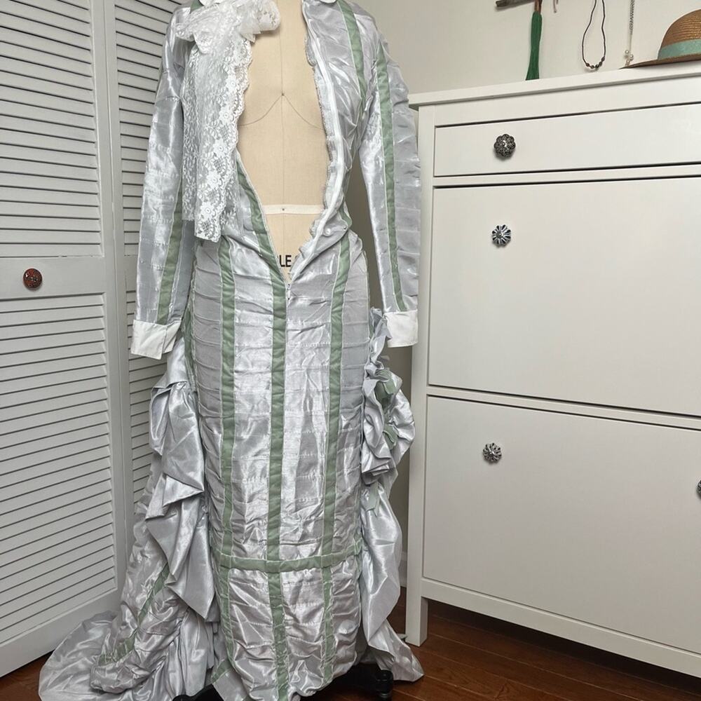Final price* Gilded Age 1870s Victorian Walking Gown - Picture 9 of 12